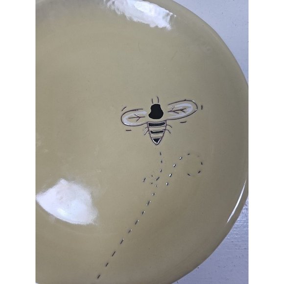 Set Of 2 Garden Ridge Pottery Plates 8 1/2" round Bee Yellow Dragonfly Purple - Picture 3 of 7
